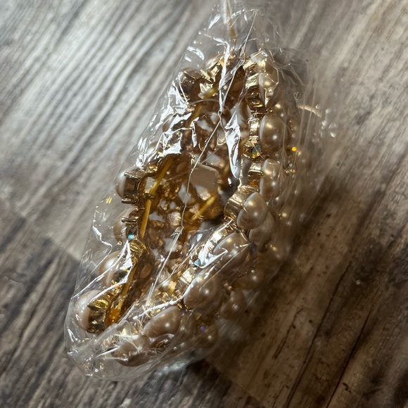 Mia Lux bracelet and clip on earrings bundle pearl fashion jewelry NWT - Picture 2 of 7